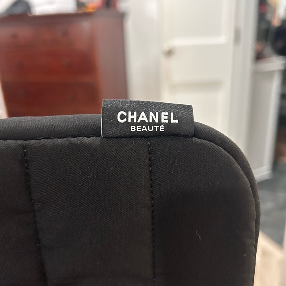 CHANEL Black Quilted Case laptop case Plus LV blush trunks and bags Keychain - Picture 6 of 14